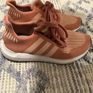 Adidas Swift Run